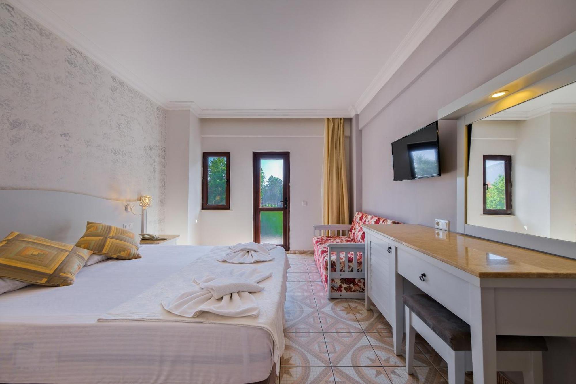 Majestic Hotel Олудениз Екстериор снимка